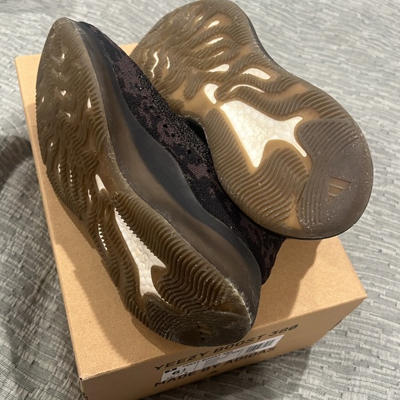 AUTHENTIC YEEZY BOOST 380 ONYNX - Picture 2 of 4